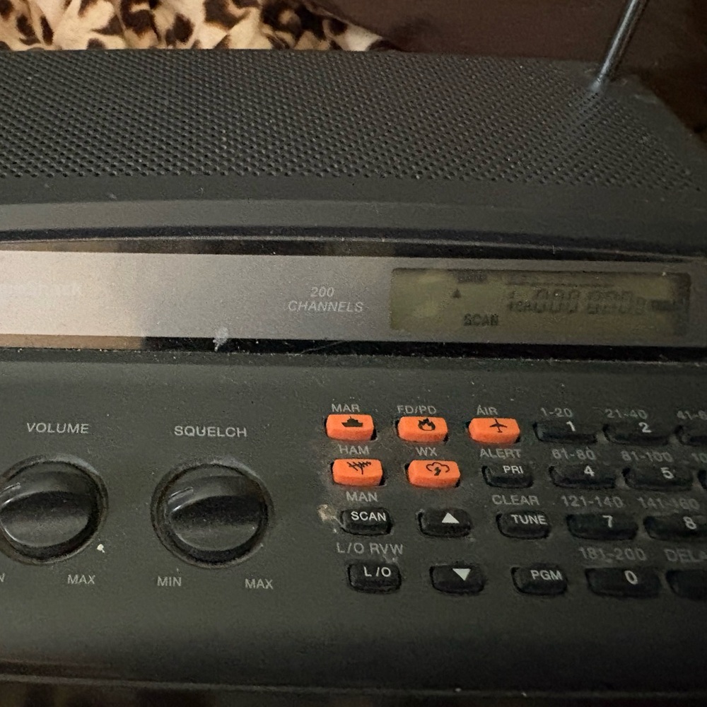 RadioShack Weather Alert Two-Way Radio - Gray - Picture 3 of 4